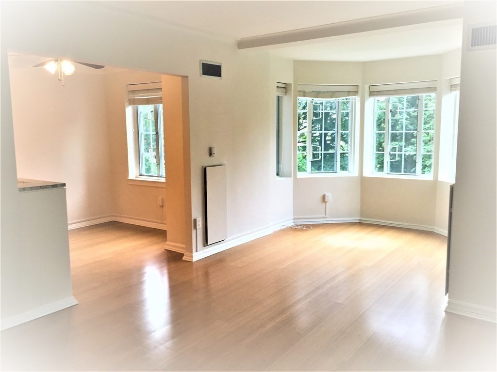 20 Chapel St, Brookline, Massachusetts, 1 Bedroom Bedrooms, 2 Rooms Rooms,1 BathroomBathrooms,Residential,For Sale,Chapel St,73523143