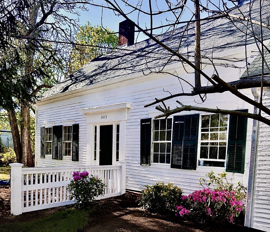 1015 Hortonville Rd, Swansea, Massachusetts, 4 Bedrooms Bedrooms, 10 Rooms Rooms,2 BathroomsBathrooms,Residential,For Sale,Hortonville Rd,73523179