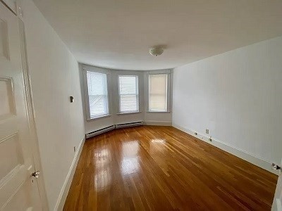 412 Centre, Boston, Massachusetts, 1 Bedroom Bedrooms, 3 Rooms Rooms,1 BathroomBathrooms,Residential Lease,For Rent,Centre,73523191