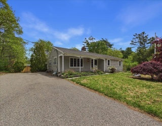 40 Bennets Neck Dr, Bourne, Massachusetts, 3 Bedrooms Bedrooms, 6 Rooms Rooms,1 BathroomBathrooms,Residential,For Sale,Bennets Neck Dr,73523192