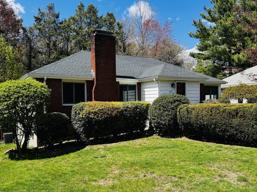 115 Grove St, Brookline, Massachusetts, 3 Bedrooms Bedrooms, 8 Rooms Rooms,3 BathroomsBathrooms,Residential Lease,For Rent,Grove St,73523207