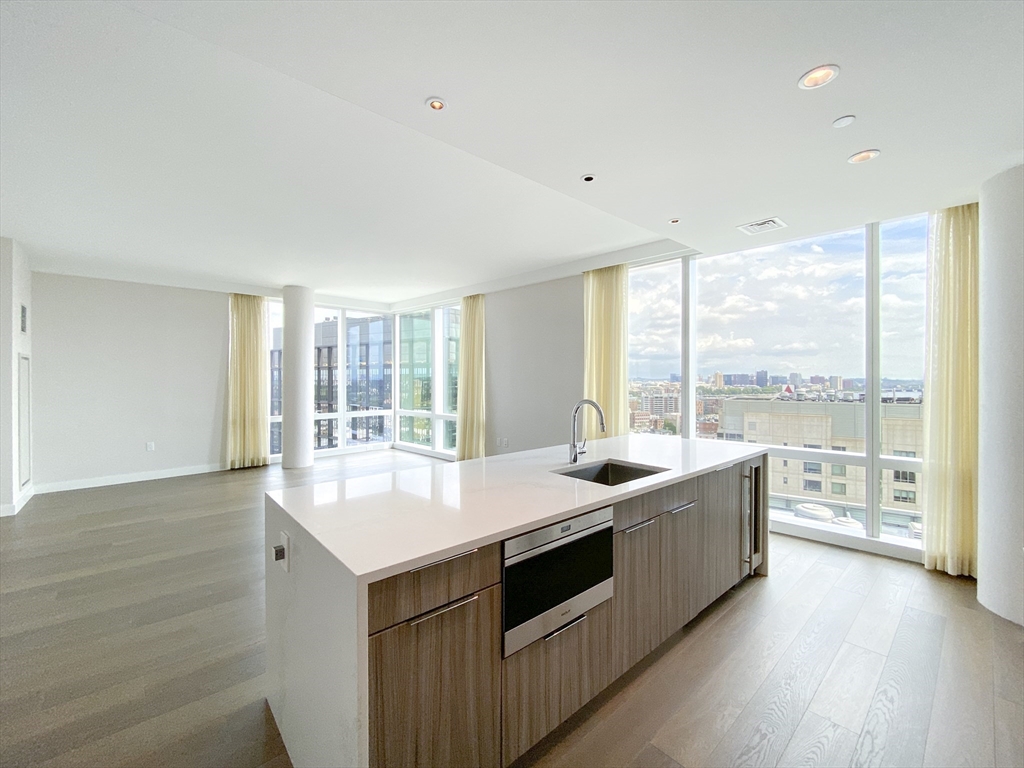 188 Brookline Ave, Boston, Massachusetts, 2 Bedrooms Bedrooms, 4 Rooms Rooms,2.5 BathroomsBathrooms,Residential Lease,For Rent,Brookline Ave,73523209
