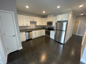 431 River Street, Waltham, Massachusetts, 2 Bedrooms Bedrooms, 6 Rooms Rooms,2 BathroomsBathrooms,Residential Lease,For Rent,River Street,73523219