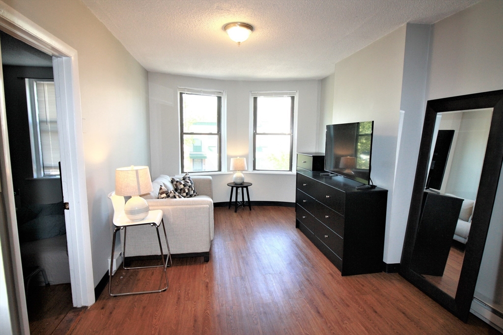 181 Northampton Street, Boston, Massachusetts, 3 Bedrooms Bedrooms, 5 Rooms Rooms,2 BathroomsBathrooms,Residential Lease,For Rent,Northampton Street,73523257