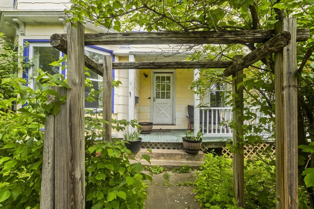 146 Beech St., Holyoke, Massachusetts, 4 Bedrooms Bedrooms, 10 Rooms Rooms,2 BathroomsBathrooms,Residential Income,For Sale,Beech St.,73523258