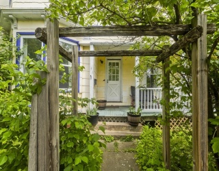 146 Beech St., Holyoke, Massachusetts, 4 Bedrooms Bedrooms, 10 Rooms Rooms,2 BathroomsBathrooms,Residential Income,For Sale,Beech St.,73523258