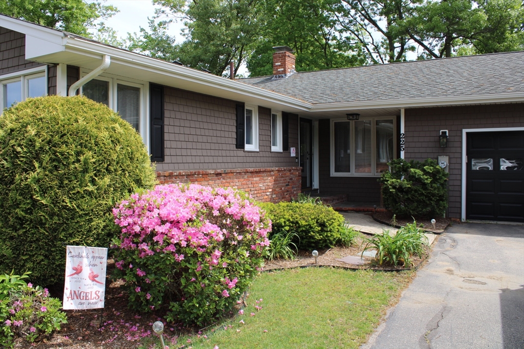 225 Braemoor Rd, Brockton, Massachusetts, 3 Bedrooms Bedrooms, 7 Rooms Rooms,2.5 BathroomsBathrooms,Residential,For Sale,Braemoor Rd,73523270