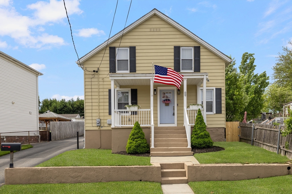 69 Denver St, Fall River, Massachusetts, 3 Bedrooms Bedrooms, 8 Rooms Rooms,2 BathroomsBathrooms,Residential,For Sale,Denver St,73522075