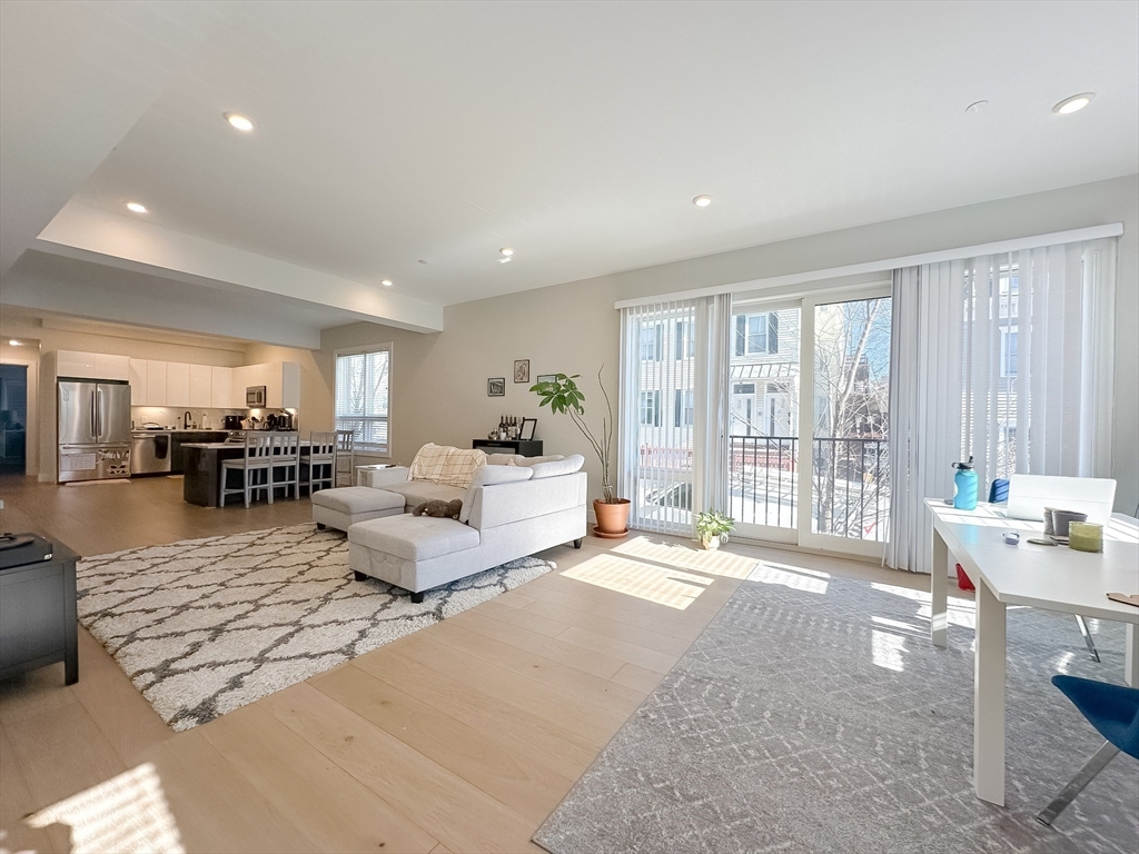 33 Ward St, Boston, Massachusetts, 4 Bedrooms Bedrooms, 10 Rooms Rooms,3.5 BathroomsBathrooms,Residential Lease,For Rent,Ward St,73473186