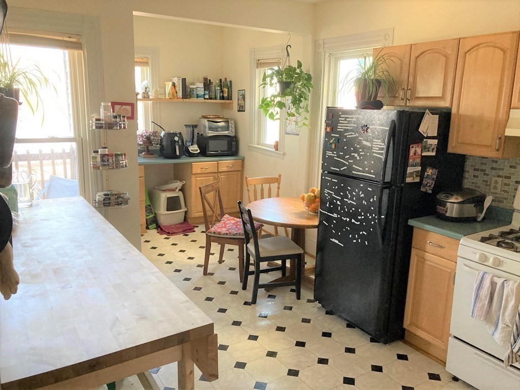 141 Centre Street, Boston, Massachusetts, 3 Bedrooms Bedrooms, 5 Rooms Rooms,1 BathroomBathrooms,Residential Lease,For Rent,Centre Street,73523318