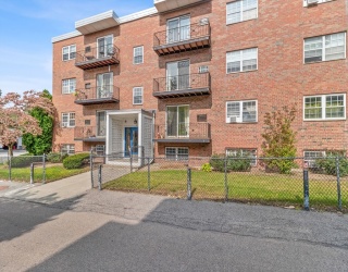 4 Robinwood Ave, Boston, Massachusetts, 2 Bedrooms Bedrooms, 4 Rooms Rooms,1 BathroomBathrooms,Residential Lease,For Rent,Robinwood Ave,73523326