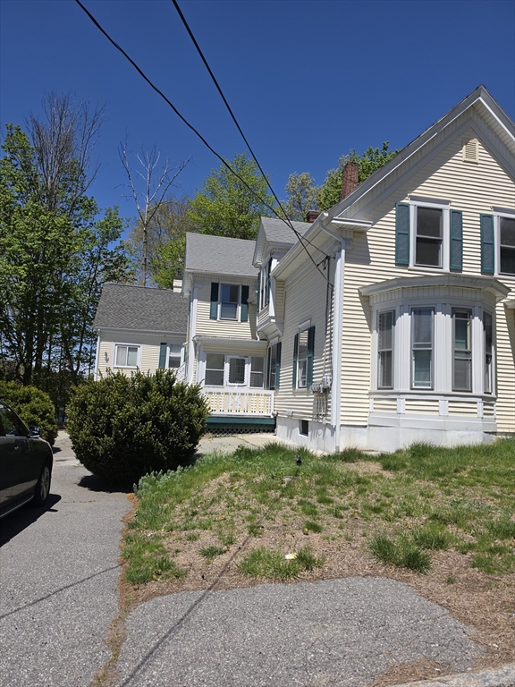 44th 19th St, Lowell, Massachusetts, 2 Bedrooms Bedrooms, 5 Rooms Rooms,1 BathroomBathrooms,Residential Lease,For Rent,19th St,73523331