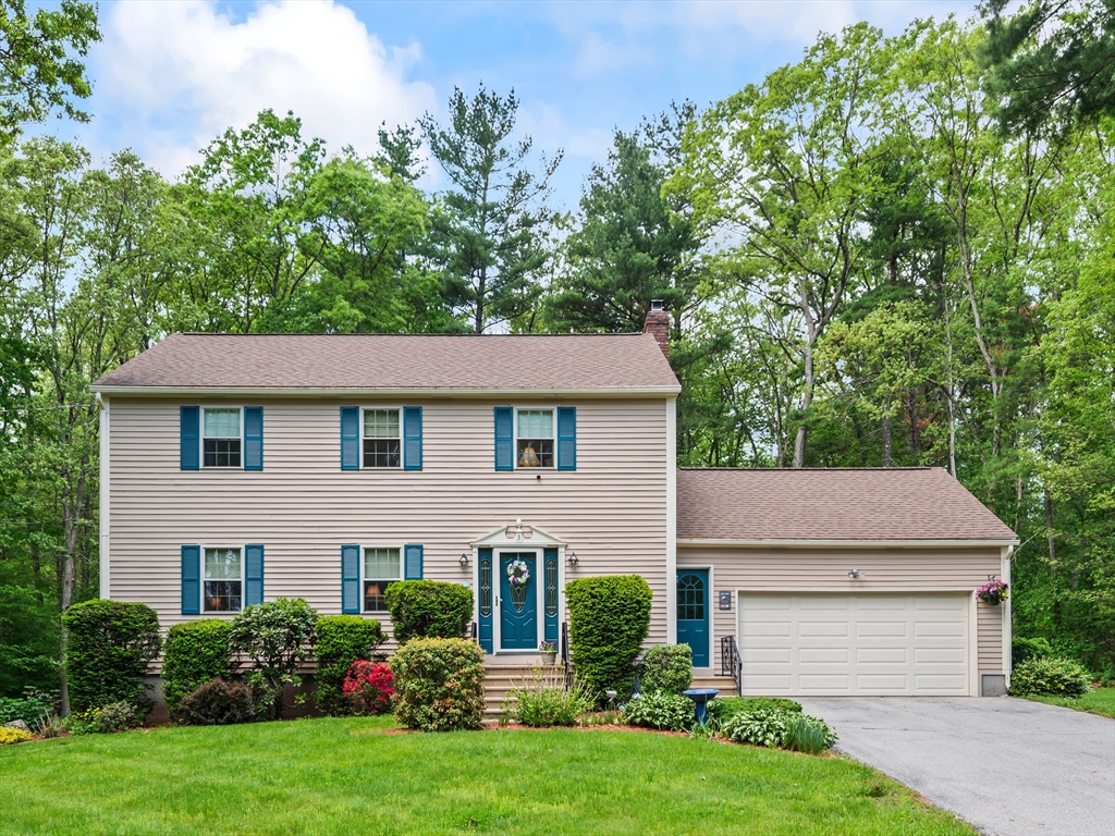 3 Oakwood Dr, Webster, Massachusetts, 4 Bedrooms Bedrooms, 8 Rooms Rooms,2.5 BathroomsBathrooms,Residential,For Sale,Oakwood Dr,73523347