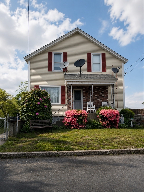 186 Spencer Street, Fall River, Massachusetts, 4 Bedrooms Bedrooms, 10 Rooms Rooms,2 BathroomsBathrooms,Residential Income,For Sale,Spencer Street,73523387