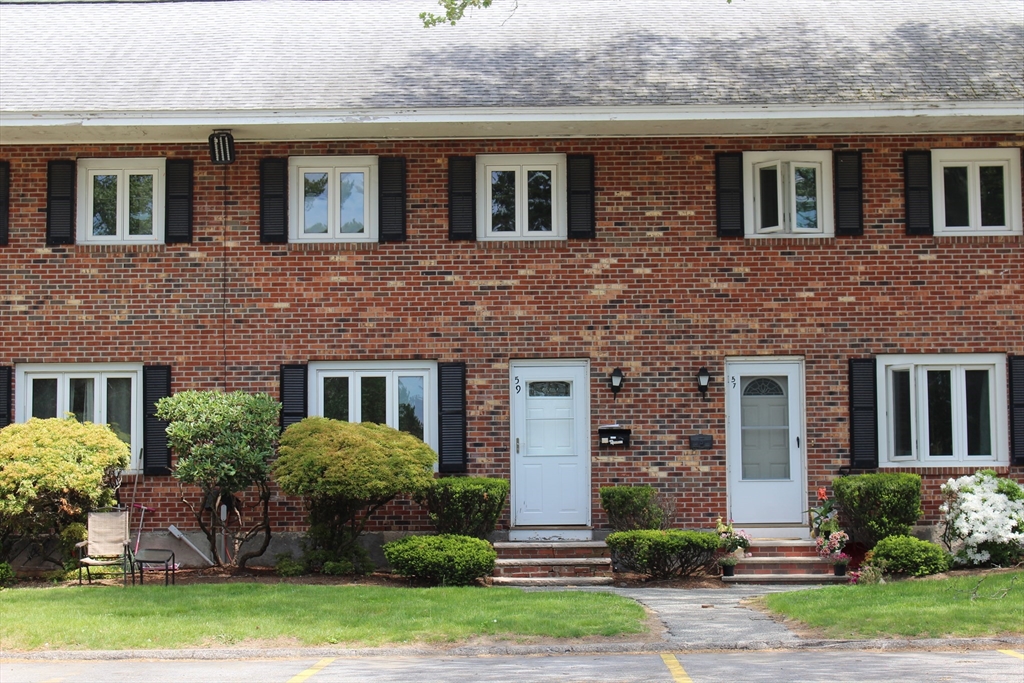 59 Pilgrim Cir, Methuen, Massachusetts, 2 Bedrooms Bedrooms, 4 Rooms Rooms,1.5 BathroomsBathrooms,Residential Lease,For Rent,Pilgrim Cir,73523398
