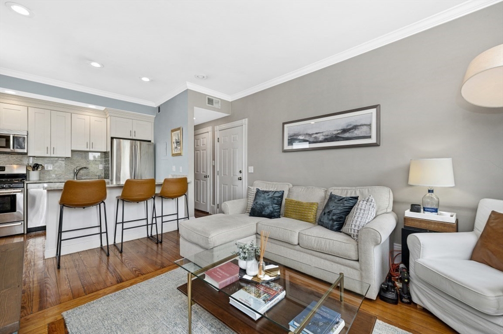 58 Winthrop Street, Boston, Massachusetts, 2 Bedrooms Bedrooms, 4 Rooms Rooms,1 BathroomBathrooms,Residential Lease,For Rent,Winthrop Street,73523343