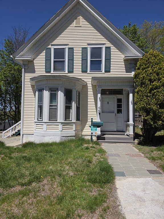 44th 19th St, Lowell, Massachusetts, 3 Bedrooms Bedrooms, 9 Rooms Rooms,1 BathroomBathrooms,Residential Lease,For Rent,19th St,73523345