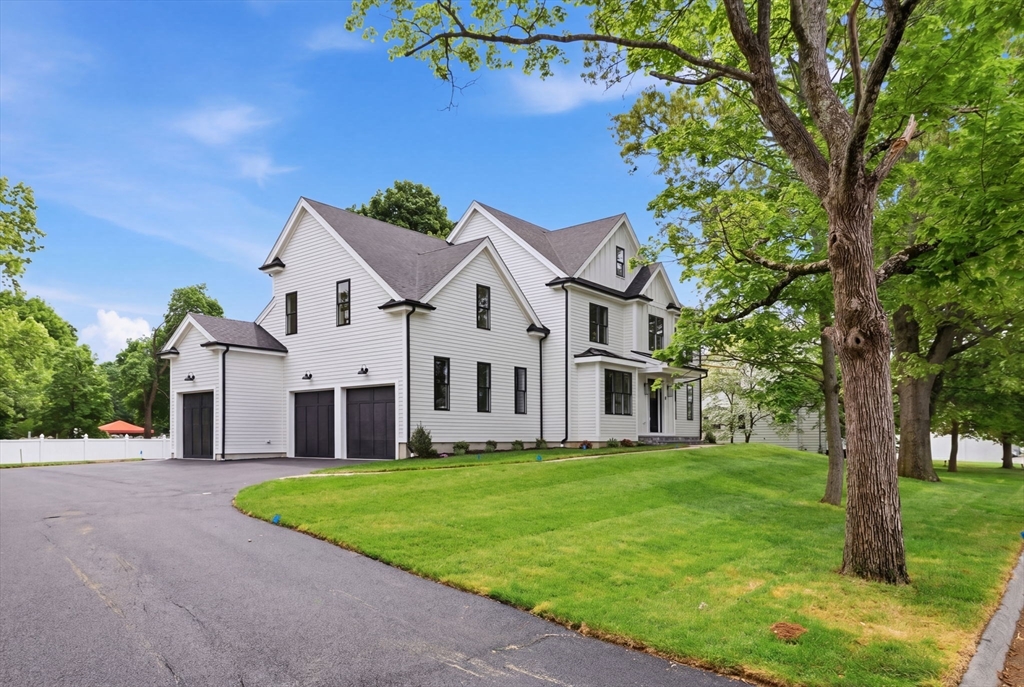 37 Maple Street, Lynnfield, Massachusetts, 5 Bedrooms Bedrooms, 12 Rooms Rooms,3.5 BathroomsBathrooms,Residential,For Sale,Maple Street,73523419