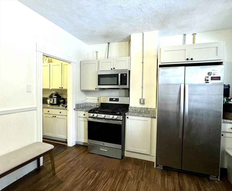 868 Huntington Ave, Boston, Massachusetts, 5 Bedrooms Bedrooms, 8 Rooms Rooms,2 BathroomsBathrooms,Residential Lease,For Rent,Huntington Ave,73523442