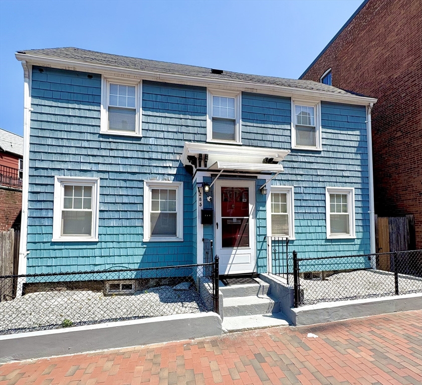 285 Roxbury St, Boston, Massachusetts, 4 Bedrooms Bedrooms, 6 Rooms Rooms,2 BathroomsBathrooms,Residential Lease,For Rent,Roxbury St,73523450