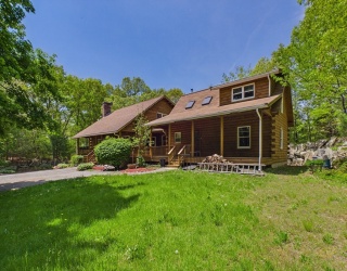 6 Sunnyside Ave, Randolph, Massachusetts, 4 Bedrooms Bedrooms, 9 Rooms Rooms,2.5 BathroomsBathrooms,Residential,For Sale,Sunnyside Ave,73523454