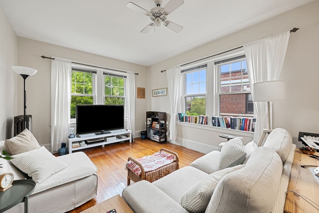 592 Washington Street, Brookline, Massachusetts, 1 Bedroom Bedrooms, 3 Rooms Rooms,1 BathroomBathrooms,Residential Lease,For Rent,Washington Street,73523466