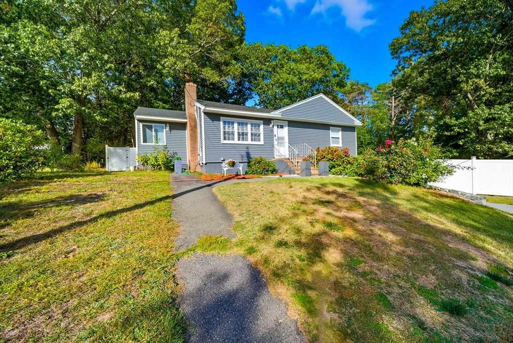 20 Oakhill Dr, Methuen, Massachusetts, 3 Bedrooms Bedrooms, 5 Rooms Rooms,2 BathroomsBathrooms,Residential,For Sale,Oakhill Dr,73523470