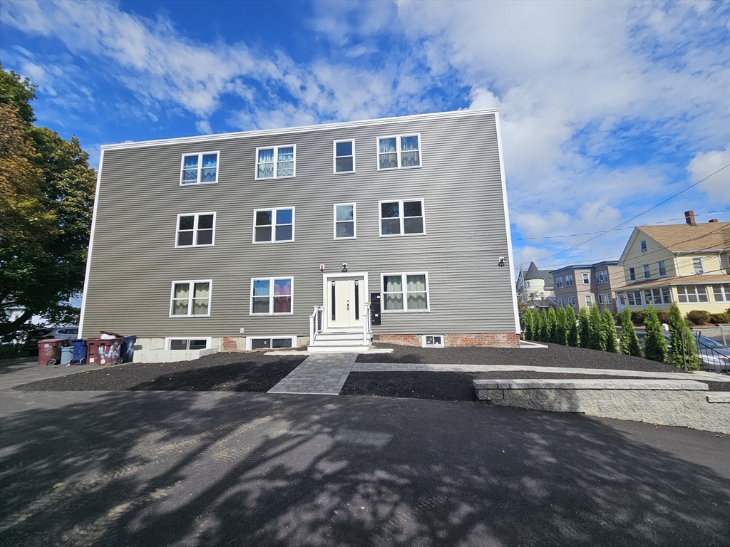 32 Irving St, Everett, Massachusetts, 4 Bedrooms Bedrooms, 7 Rooms Rooms,2 BathroomsBathrooms,Residential Lease,For Rent,Irving St,73523473