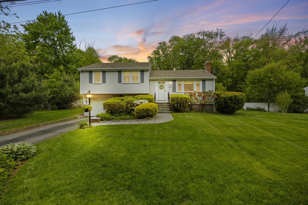 201 Atkinson Ave, Stoughton, Massachusetts, 3 Bedrooms Bedrooms, 5 Rooms Rooms,1.5 BathroomsBathrooms,Residential,For Sale,Atkinson Ave,73523478