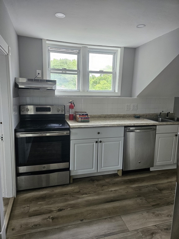 14 Hillside St, Boston, Massachusetts, 3 Bedrooms Bedrooms, 4 Rooms Rooms,1 BathroomBathrooms,Residential Lease,For Rent,Hillside St,73523493