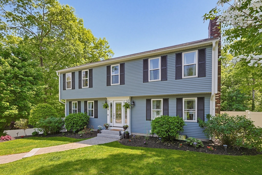 14 Narcissus Ct, North Attleboro, Massachusetts, 6 Bedrooms Bedrooms, 10 Rooms Rooms,3.5 BathroomsBathrooms,Residential,For Sale,Narcissus Ct,73523495
