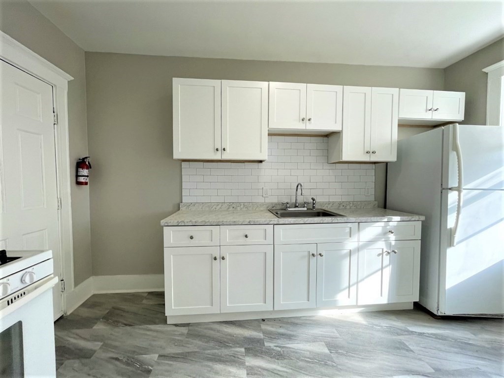 15 Huss Ct, Lynn, Massachusetts, 1 Bedroom Bedrooms, 3 Rooms Rooms,1 BathroomBathrooms,Residential Lease,For Rent,Huss Ct,73523502