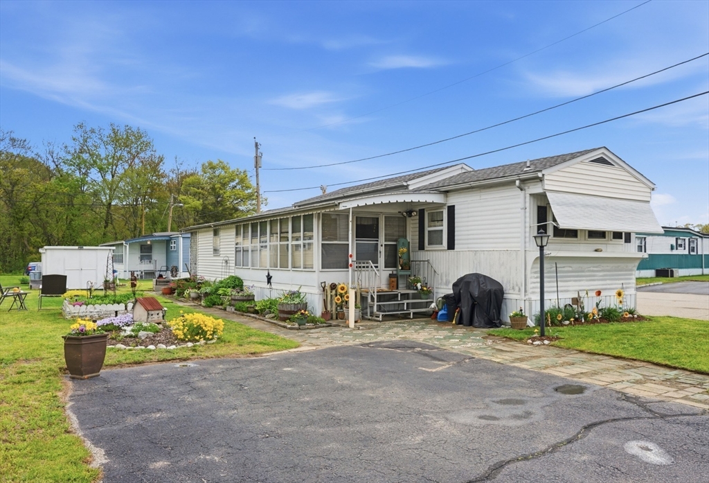 119 Rene Drive, Attleboro, Massachusetts, 2 Bedrooms Bedrooms, 5 Rooms Rooms,1 BathroomBathrooms,Residential,For Sale,Rene Drive,73520107