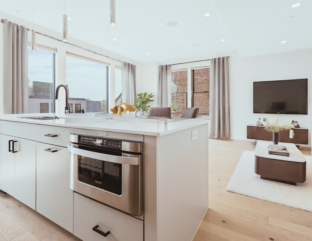 340 W 2nd St, Boston, Massachusetts, 2 Bedrooms Bedrooms, 5 Rooms Rooms,2 BathroomsBathrooms,Residential,For Sale,W 2nd St,73523621