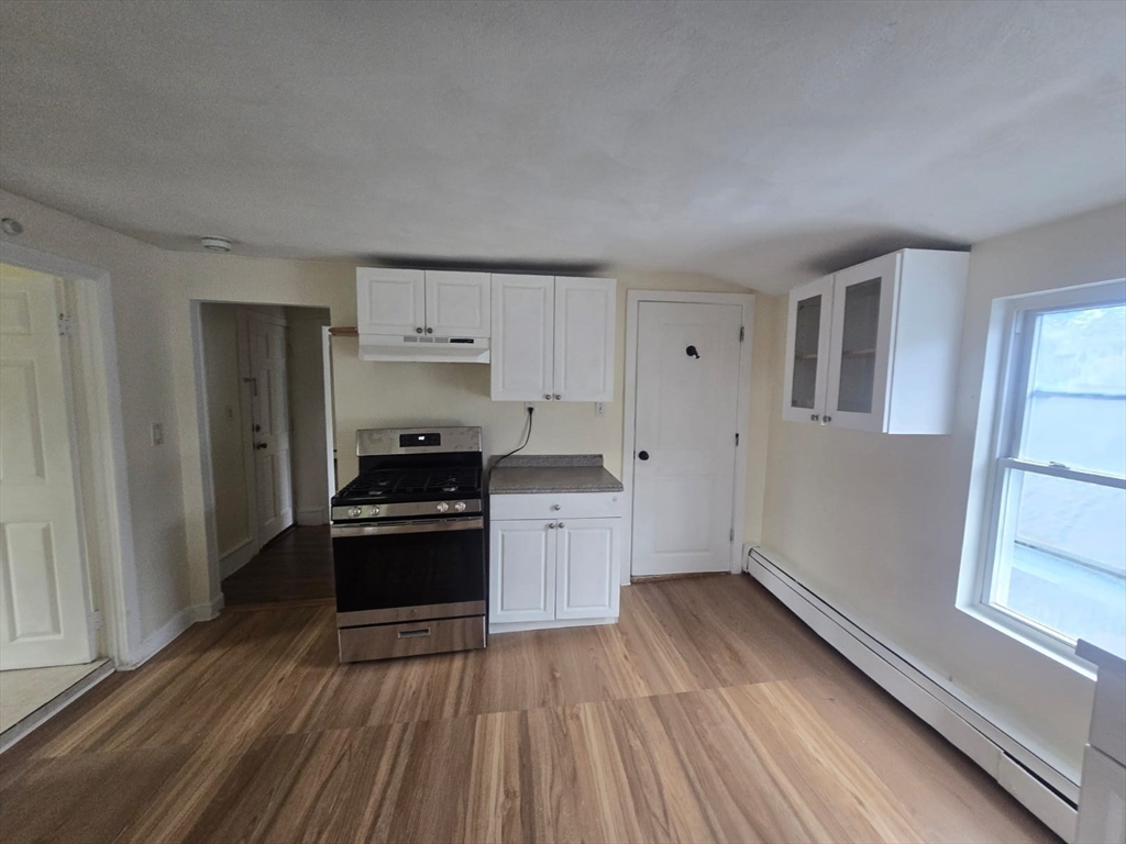 111 Brookline Street, Lynn, Massachusetts, 2 Bedrooms Bedrooms, 4 Rooms Rooms,1 BathroomBathrooms,Residential Lease,For Rent,Brookline Street,73523641