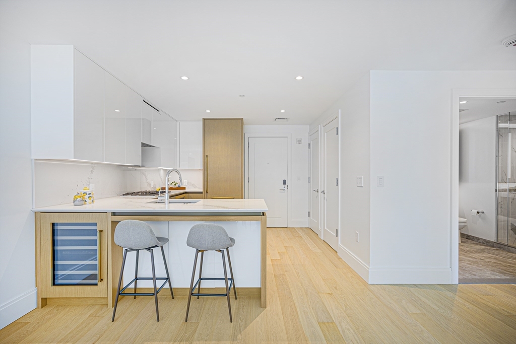 380 Harrison Ave, Boston, Massachusetts, 1 Bedroom Bedrooms, 3 Rooms Rooms,1 BathroomBathrooms,Residential Lease,For Rent,Harrison Ave,73523646