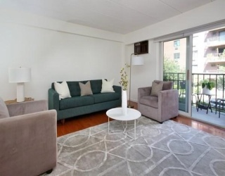 125 Pleasant St, Brookline, Massachusetts, 2 Bedrooms Bedrooms, 4 Rooms Rooms,2 BathroomsBathrooms,Residential Lease,For Rent,Pleasant St,73523645