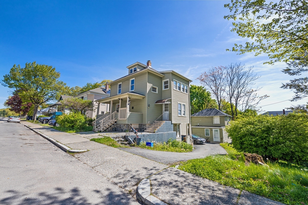 201 Dana Ave, Worcester, Massachusetts, 4 Bedrooms Bedrooms, 8 Rooms Rooms,2.5 BathroomsBathrooms,Residential Income,For Sale,Dana Ave,73523512
