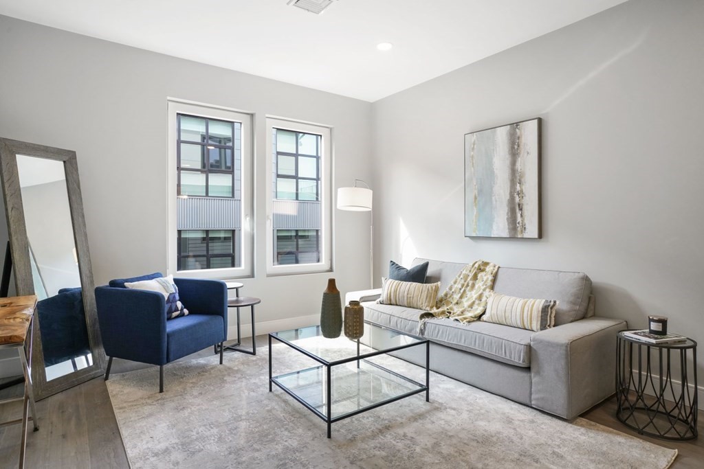 610 Rutherford Ave, Boston, Massachusetts, 2 Bedrooms Bedrooms, 4 Rooms Rooms,1 BathroomBathrooms,Residential Lease,For Rent,Rutherford Ave,73523535