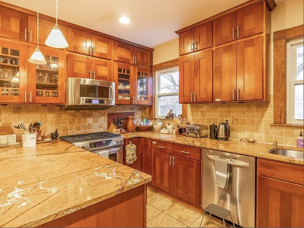 236 Concord Ave., Cambridge, Massachusetts, 4 Bedrooms Bedrooms, 9 Rooms Rooms,2 BathroomsBathrooms,Residential Lease,For Rent,Concord Ave.,73523536