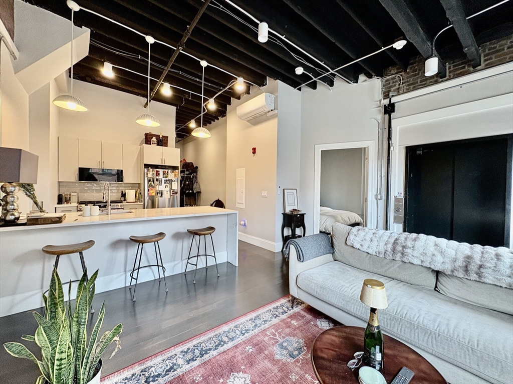 281 Franklin Street, Boston, Massachusetts, 1 Bedroom Bedrooms, 2 Rooms Rooms,1 BathroomBathrooms,Residential Lease,For Rent,Franklin Street,73523530