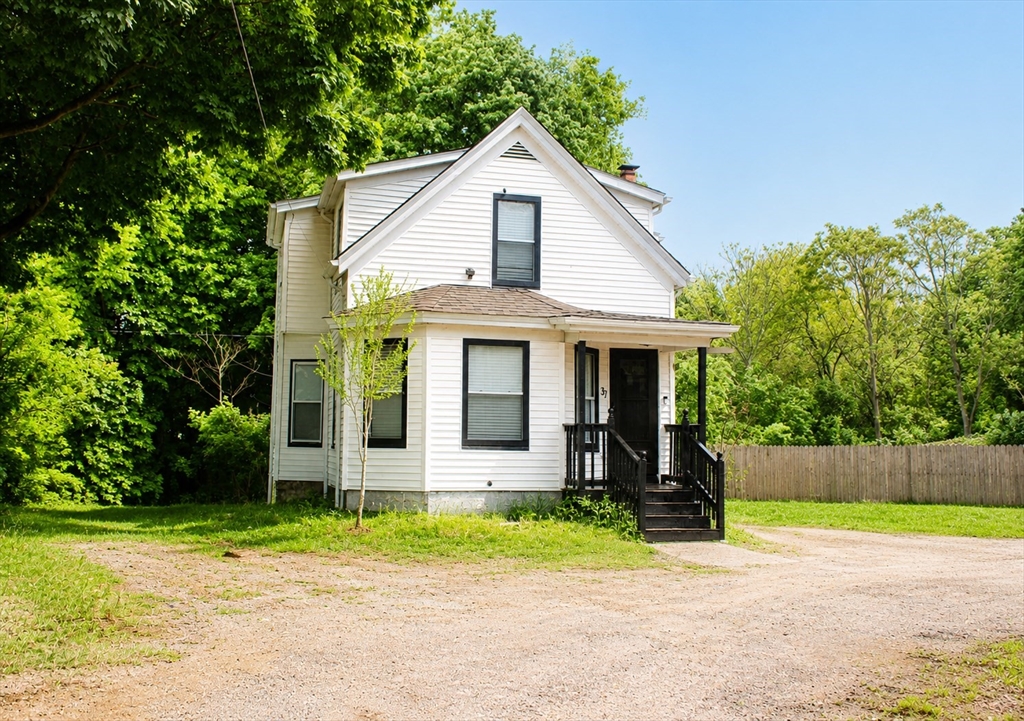 37 Hunt St, Brockton, Massachusetts, 4 Bedrooms Bedrooms, 8 Rooms Rooms,2 BathroomsBathrooms,Residential,For Sale,Hunt St,73523564