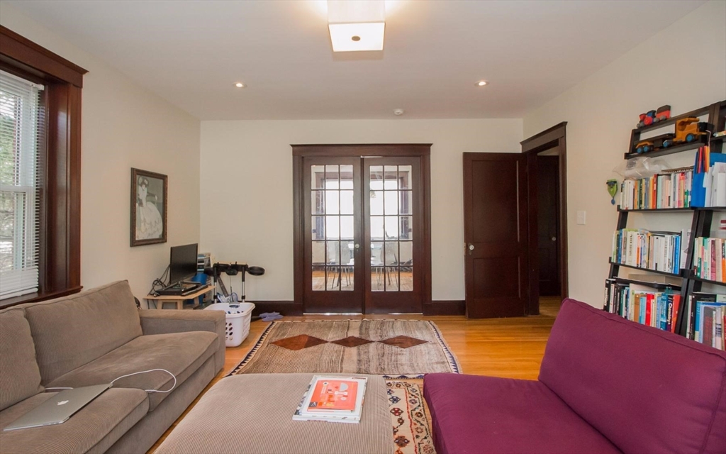 55 Franklin St, Brookline, Massachusetts, 3 Bedrooms Bedrooms, 6 Rooms Rooms,1 BathroomBathrooms,Residential Lease,For Rent,Franklin St,73495530