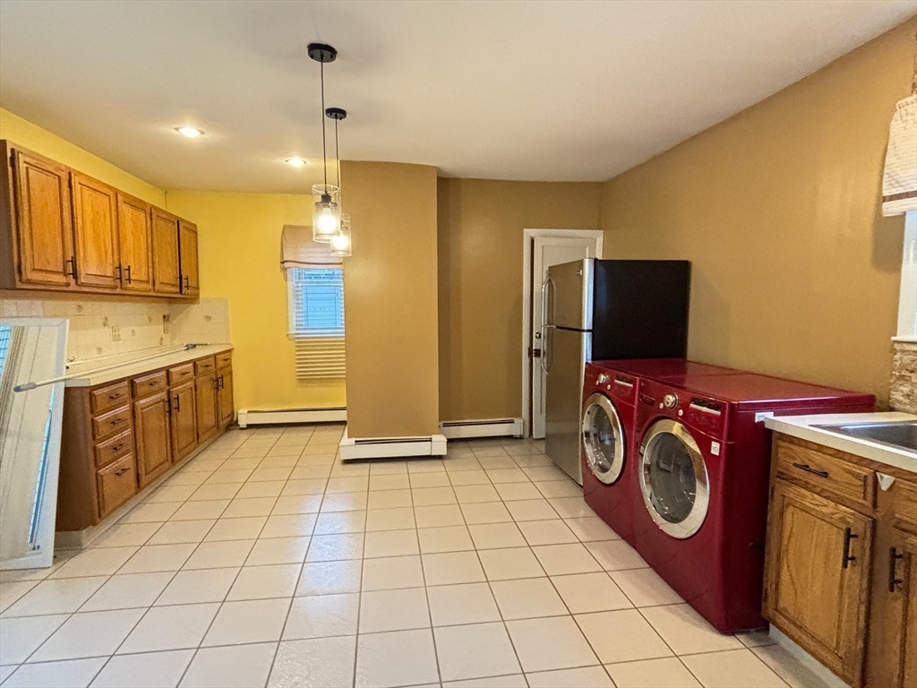 15 Grant St, Boston, Massachusetts, 2 Bedrooms Bedrooms, 5 Rooms Rooms,1 BathroomBathrooms,Residential Lease,For Rent,Grant St,73520060