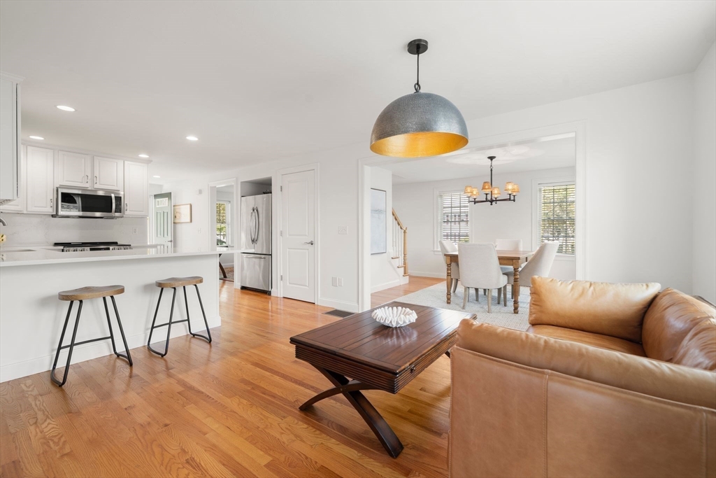 10 Bluestone Terrace, Sandwich, Massachusetts, 3 Bedrooms Bedrooms, 7 Rooms Rooms,2.5 BathroomsBathrooms,Residential,For Sale,Bluestone Terrace,73523481