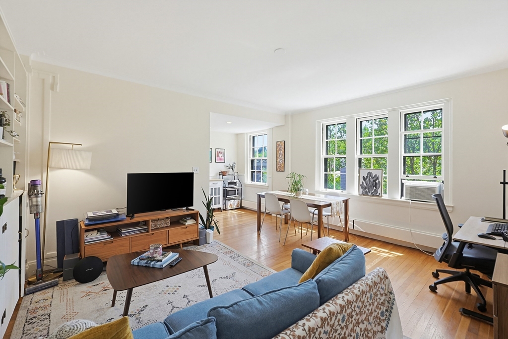 988 Memorial Drive, Cambridge, Massachusetts, 1 Bedroom Bedrooms, 3 Rooms Rooms,1 BathroomBathrooms,Residential Lease,For Rent,Memorial Drive,73523680