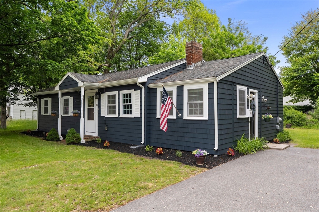 251 Central Street, Rockland, Massachusetts, 3 Bedrooms Bedrooms, 6 Rooms Rooms,1 BathroomBathrooms,Residential,For Sale,Central Street,73523686
