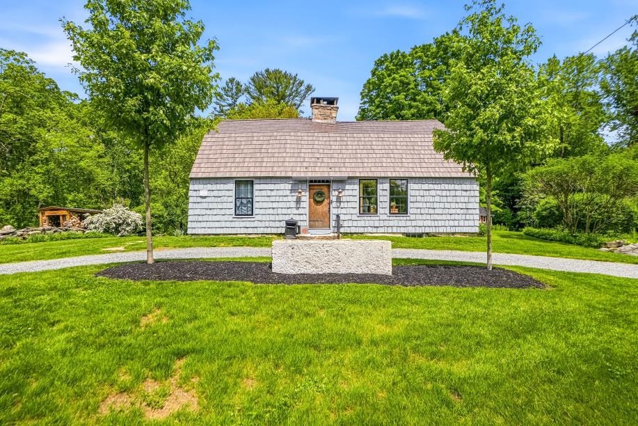 52 Elm St, Upton, Massachusetts, 3 Bedrooms Bedrooms, 11 Rooms Rooms,3 BathroomsBathrooms,Residential,For Sale,Elm St,73523806