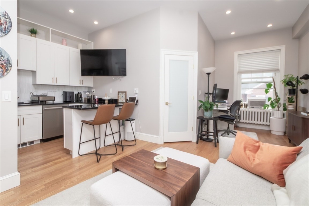 354 N Main Street, Andover, Massachusetts, 1 Bedroom Bedrooms, 3 Rooms Rooms,1 BathroomBathrooms,Residential Lease,For Rent,N Main Street,73523825