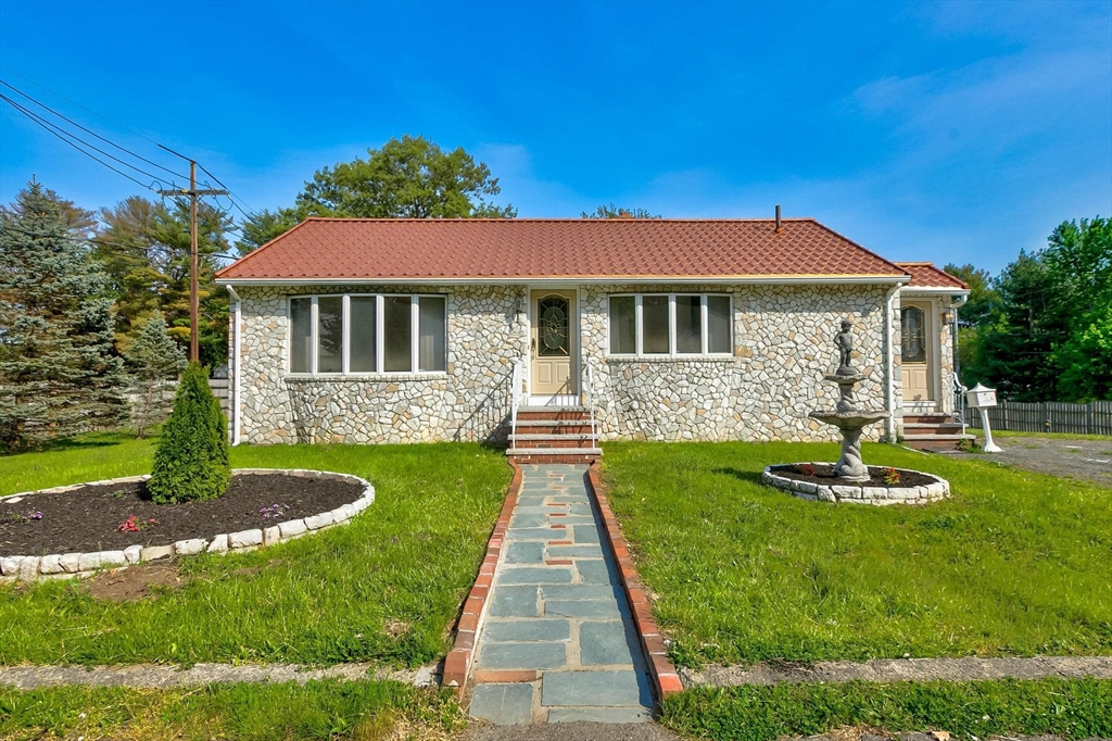 2 Herrick Road, Peabody, Massachusetts, 4 Bedrooms Bedrooms, 5 Rooms Rooms,2 BathroomsBathrooms,Residential,For Sale,Herrick Road,73523824